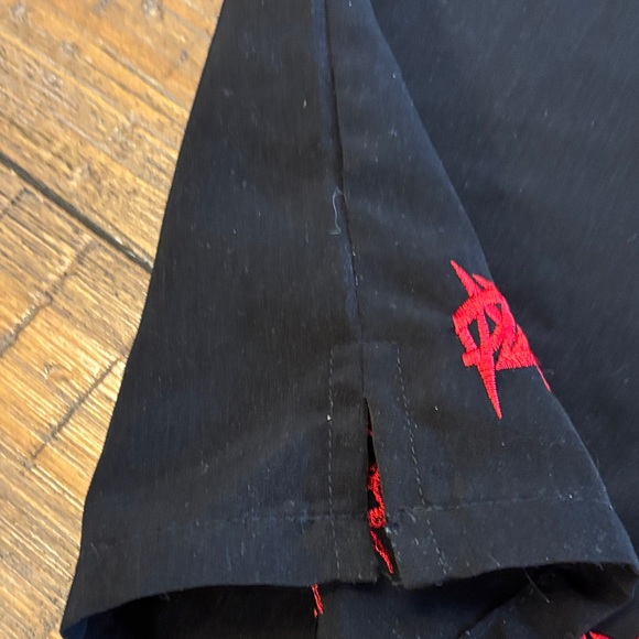 No Boundaries Black and Red Casual Button Down Shirt - Picture 3 of 5